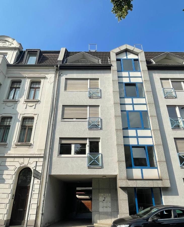 Golden Design Apartment Familie Business 6 Pers Buero Fitnessecke Naehe Messe Dus 1000 Mbit Duisburg Zewnętrze zdjęcie