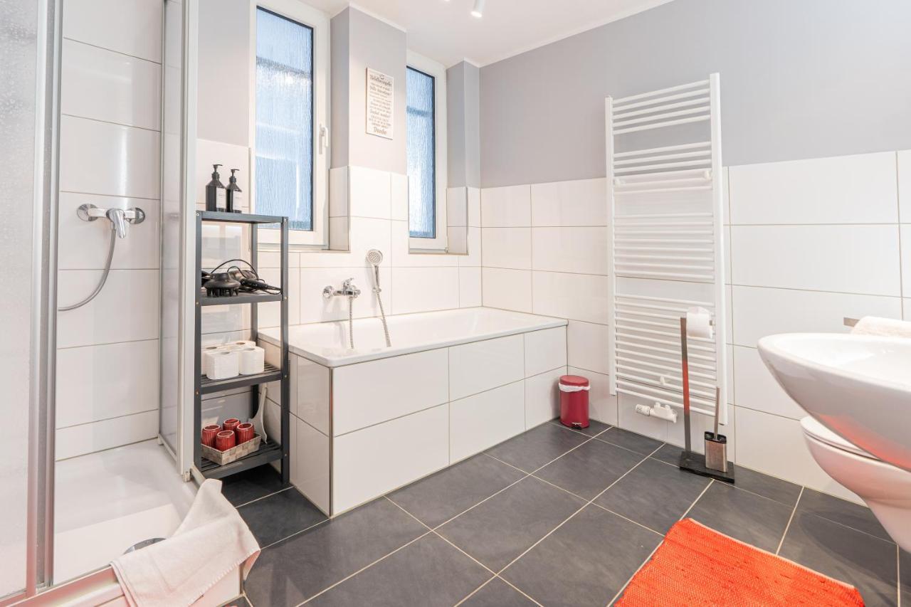 Golden Design Apartment Familie Business 6 Pers Buero Fitnessecke Naehe Messe Dus 1000 Mbit Duisburg Zewnętrze zdjęcie