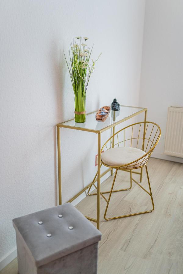 Golden Design Apartment Familie Business 6 Pers Buero Fitnessecke Naehe Messe Dus 1000 Mbit Duisburg Zewnętrze zdjęcie