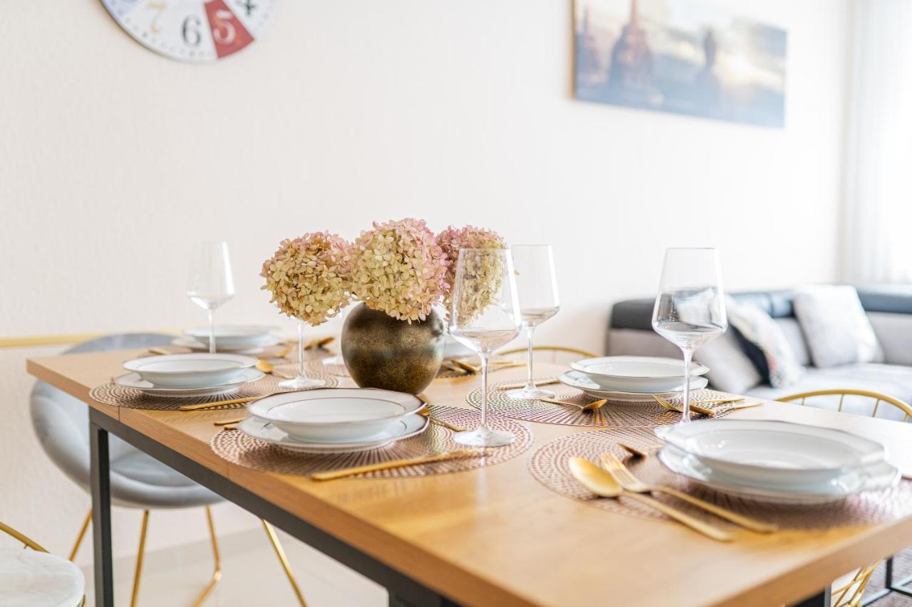 Golden Design Apartment Familie Business 6 Pers Buero Fitnessecke Naehe Messe Dus 1000 Mbit Duisburg Zewnętrze zdjęcie